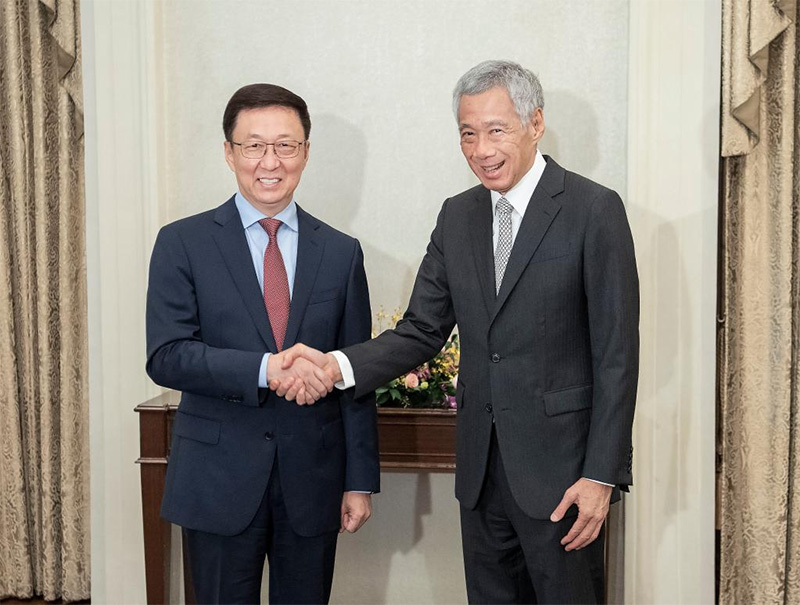 نائب رئيس مجلس الدولة الصيني يدعو إلى تعزيز التعاون مع سنغافورة