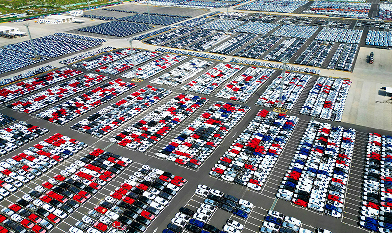 ميناء تايتسانغ يسجل رقما قياسيا في صادرات السيارات