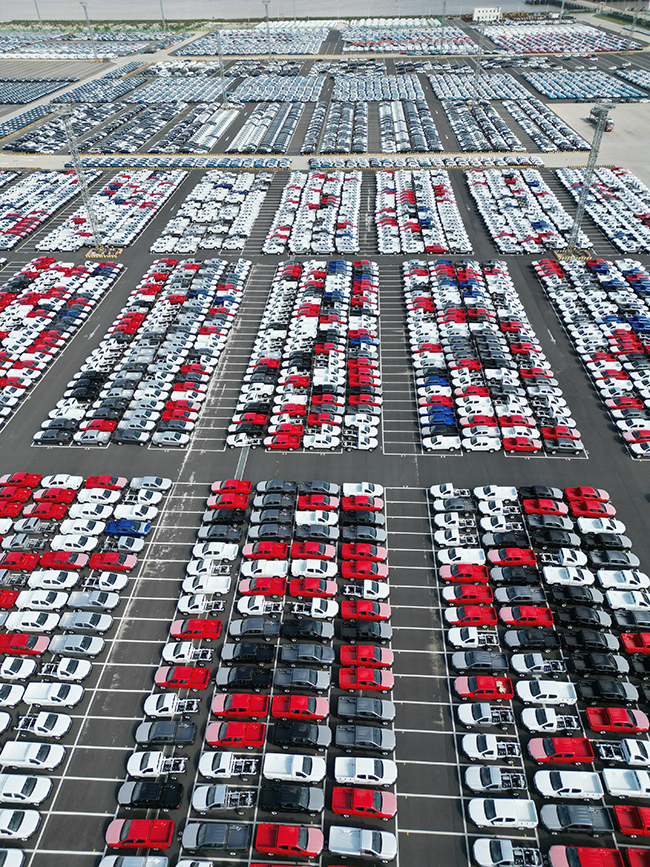 ميناء تايتسانغ يسجل رقما قياسيا في صادرات السيارات