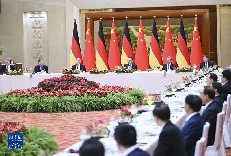 الصين وألمانيا تتطلعان إلى تعزيز التعاون الاقتصادي والتجاري