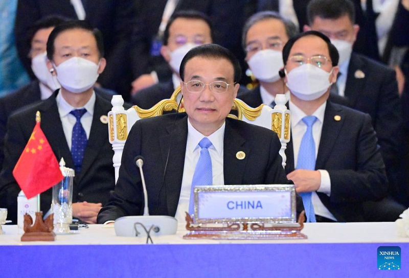 رئيس مجلس الدولة الصيني يدعو إلى التعاون في شرق آسيا لتعزيز السلام والازدهار