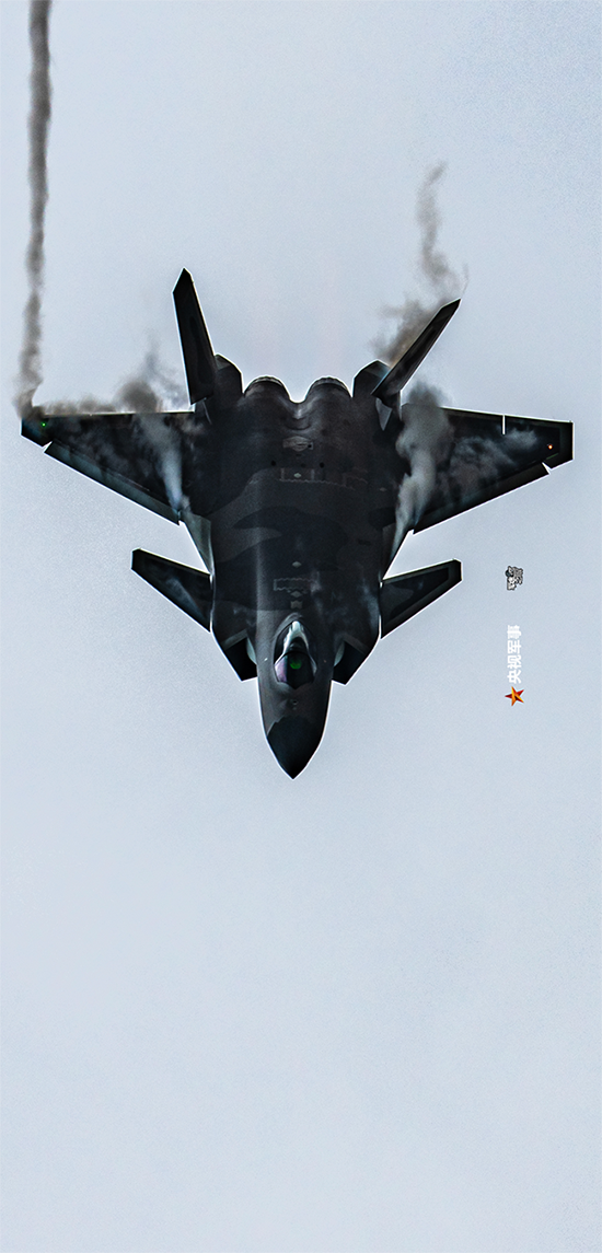 عروض جوية مبهرة للطائرات العسكرية الصينية في معرض الطيران
