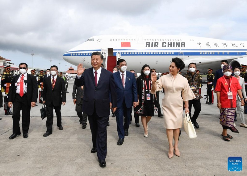 الرئيس الصيني شي جين بينغ يصل إلى إندونيسيا لحضور قمة مجموعة العشرين