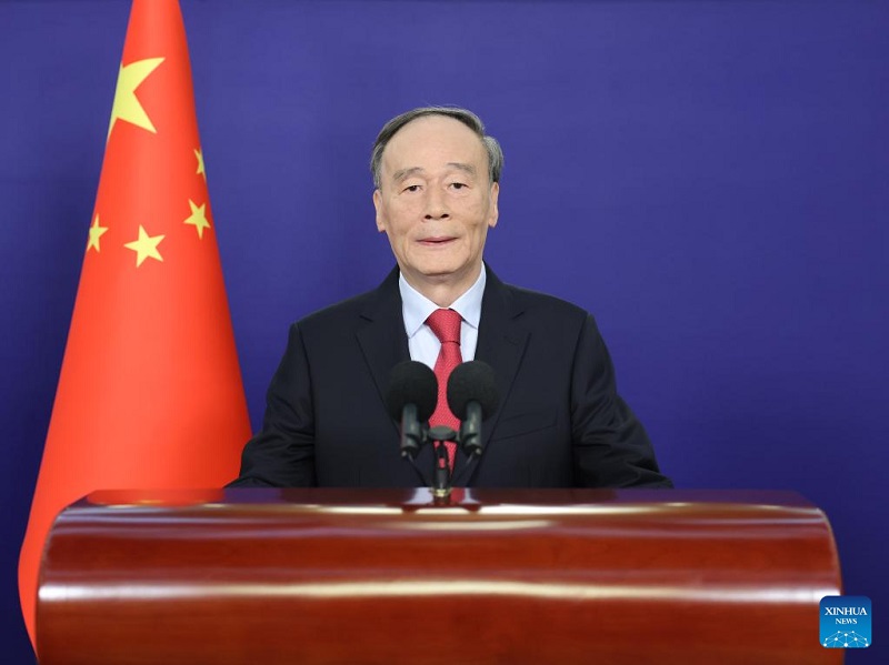 نائب الرئيس الصيني يؤكد استمرار الصين سياساتها الرئيسية لتوفير اليقين والاستقرار للعالم