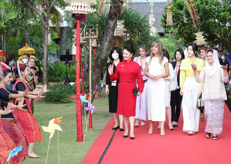 بنغ لي يوان تحضر حدثا لزوجات قادة مجموعة العشرين