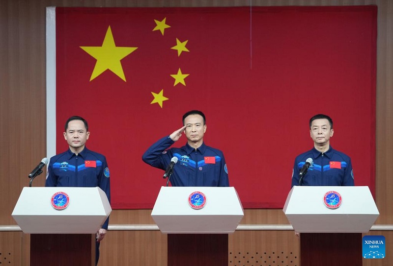 رواد فضاء المهمة الفضائية المأهولة الصينية 
