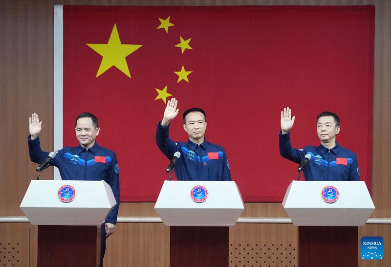 رواد فضاء المهمة الفضائية المأهولة الصينية 