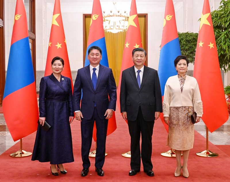 شي يعقد محادثات مع الرئيس المنغولي