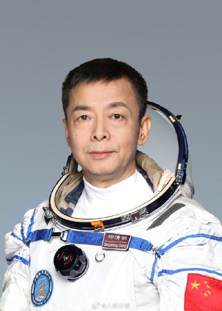 من هو دنغ تشينغ مينغ الذي تم اختياره البعثة الفضائية المأهولة 