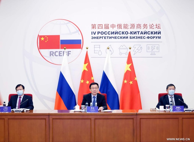 نائب رئيس مجلس الدولة الصيني يدعو إلى تعميق التعاون في مجال الطاقة بين الصين وروسيا