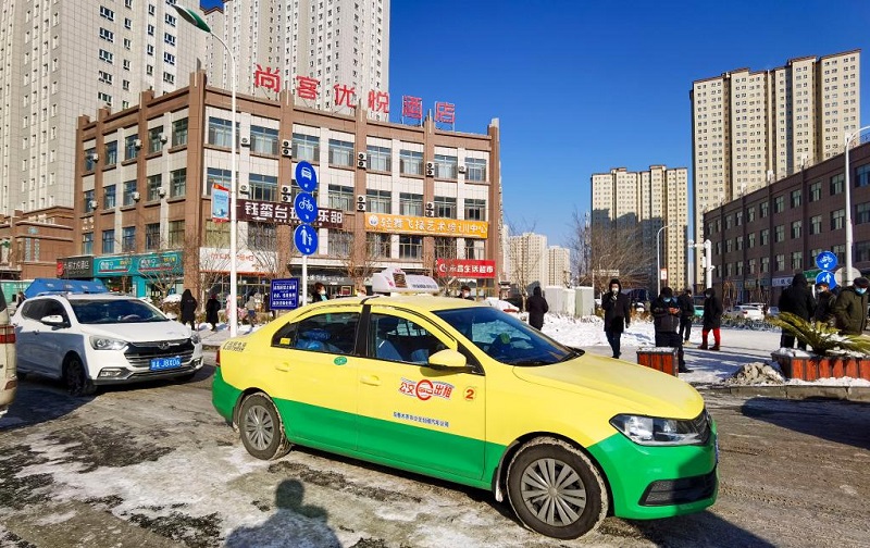استئناف خدمات النقل العام والشركات الأساسية في حاضرة منطقة شينجيانغ الصينية