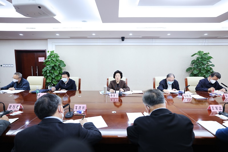 نائبة رئيس مجلس الدولة الصيني تشدد على تحسين الاستجابة لكوفيد-19
