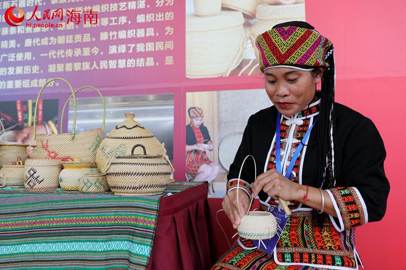 ثقافة وفن قوميتي لي ومياو في هاينان