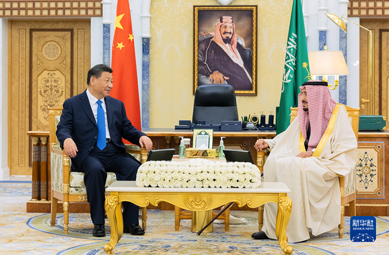 الرئيس الصيني شي جين بينغ يلتقي بالعاهل السعودي الملك سلمان بن عبد العزيز آل سعود