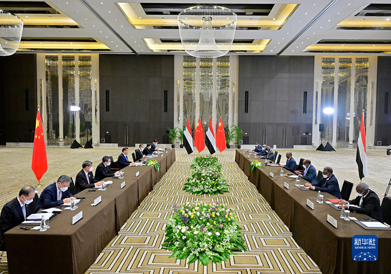 الرئيس الصيني يلتقي رئيس مجلس السيادة السوداني