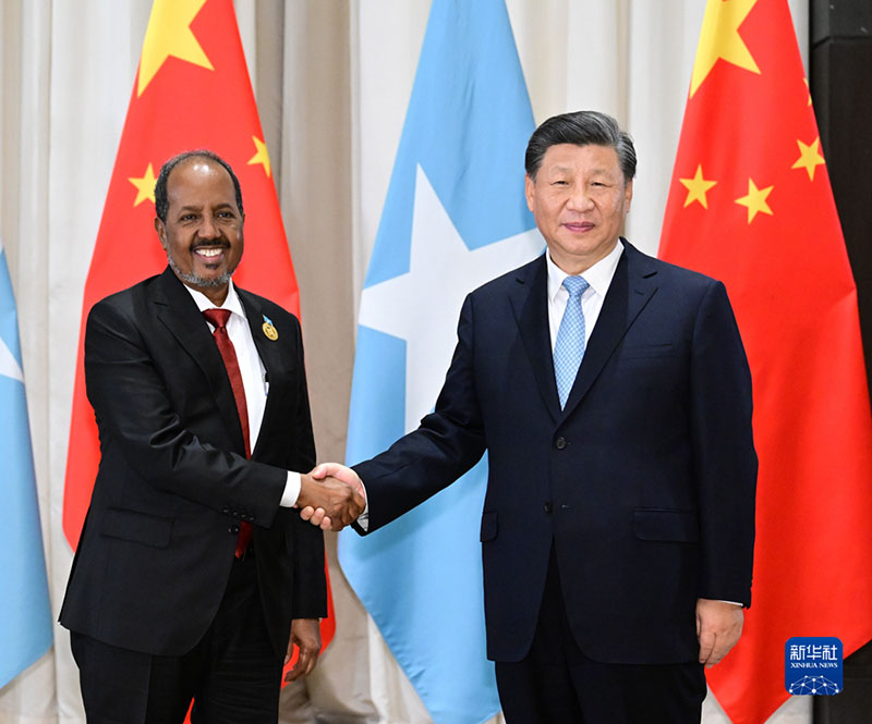 الرئيس الصيني شي جين بينغ: الصين مستعدة لدعم الصومال ومساعدتها في إعادة الإعمار ومكافحة الإرهاب