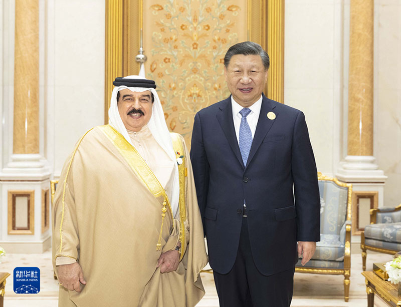 الرئيس الصيني شي جين بينغ يلتقي ملك البحرين حمد بن عيسى آل خليفة