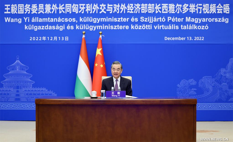 وزيرا خارجية الصين والمجر يجتمعان بشأن العلاقات