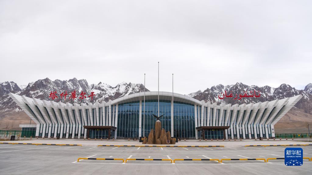 افتتاح مطار جديد على هضبة في شينجيانغ