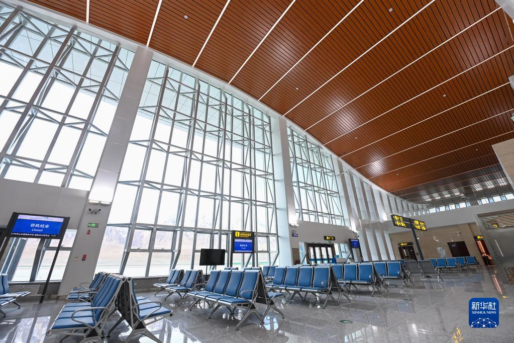 افتتاح مطار جديد على هضبة في شينجيانغ