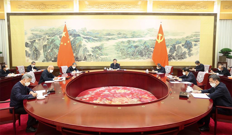 اجتماع قيادة الحزب الشيوعي الصيني يشدد على تنفيذ قرارات وخطط المؤتمر الوطني الـ20 للحزب