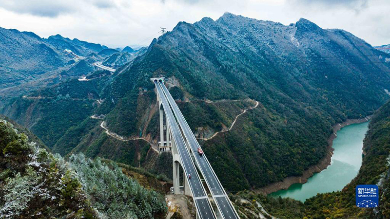 الصورة: افتتاح جسر قانشي الكبير في مقاطعة قويتشو الصينية