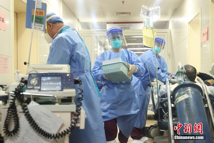 مستشفيات بكين تتجنّد لمواجهة أعداد المصابين بكورونا