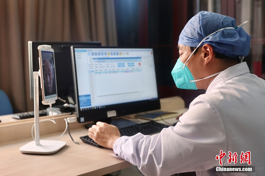 مستشفيات بكين تتجنّد لمواجهة أعداد المصابين بكورونا