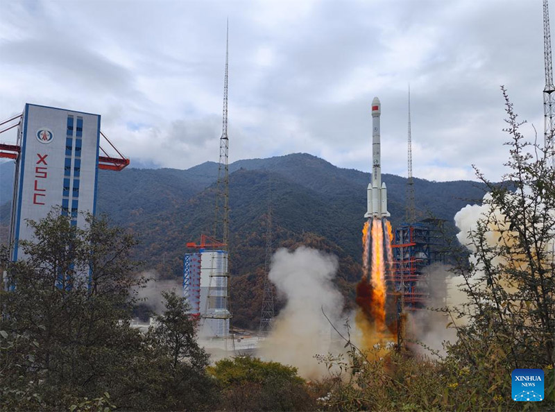 الصين تطلق قمرا صناعيا جديدا للتجارب في الفضاء