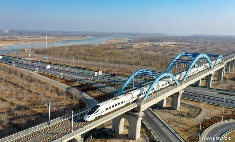 بدء تشغيل خط سكة حديد جديد فائق السرعة بشمال غربي الصين