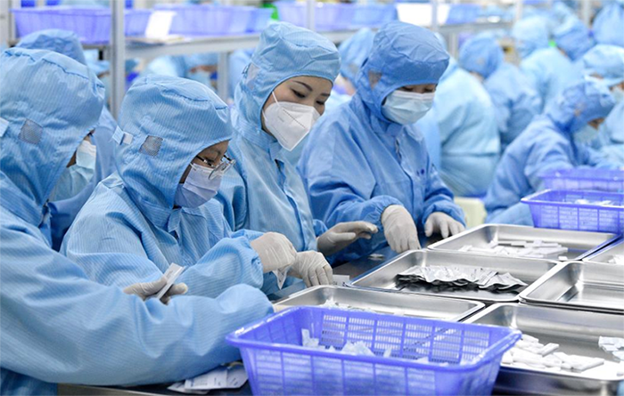 الصورة: إنتاج أدوية مكافحة كوفيد-19 في شنشي الصينية