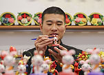 حرفي صيني يبدع في صناعة مجسمات الأرانب بالعجينة لاستقبال العام الصيني الجديد