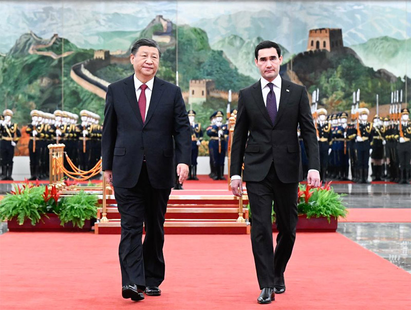 الرئيسان الصيني والتركماني يعقدان محادثات ويعلنان الارتقاء بالعلاقات بين البلدين إلى الشراكة الاستراتيجية الشاملة