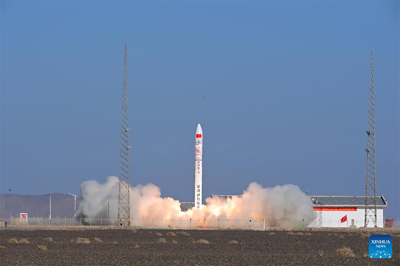 الصين تطلق صاروخا حاملا على متنه 5 أقمار صناعية