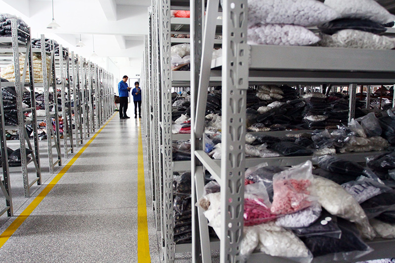 جياشان تنتج 50% من أزرار الملابس في العالم