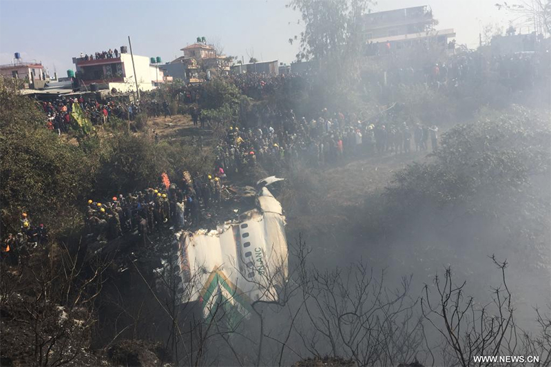 انتشال 68 جثة من موقع تحطم طائرة ركاب في نيبال