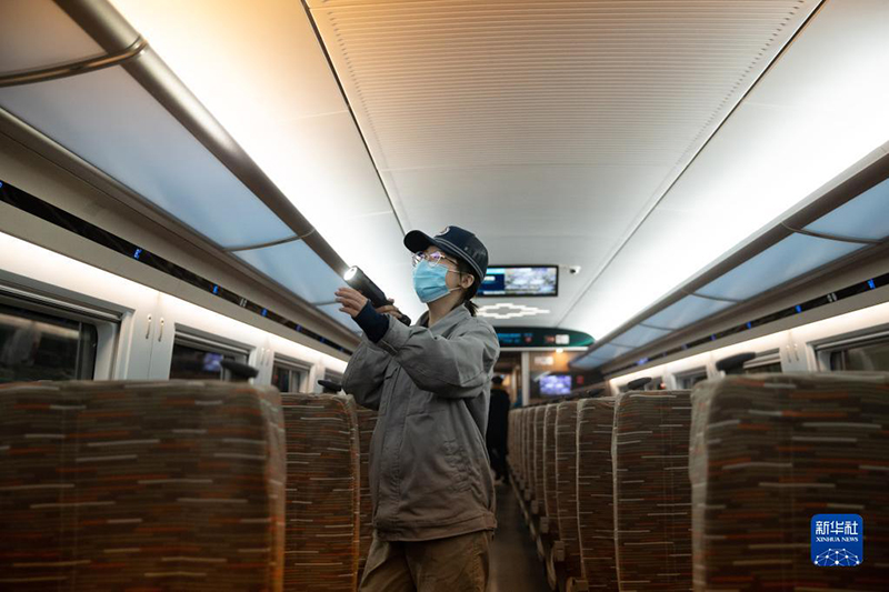 قطار فوشينغ المقاوم للطقس المتجمد يستعد لذروة السفر في هاربين