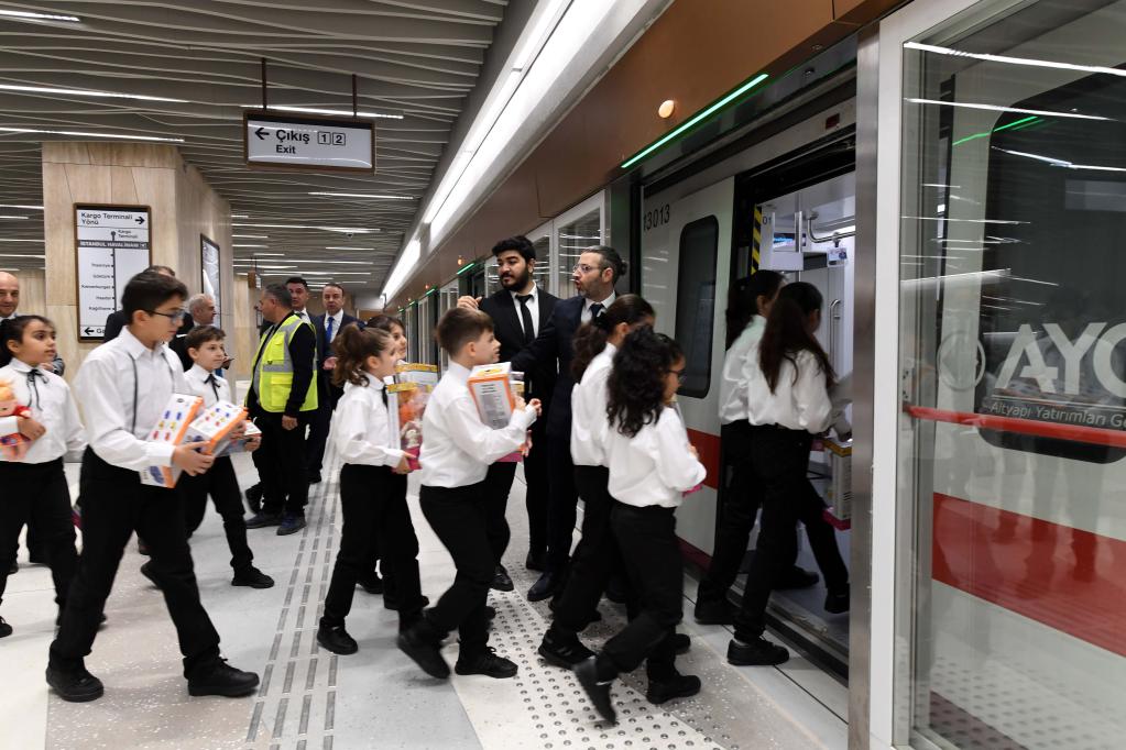تقرير إخباري: قطارات صينية الصنع تدخل الخدمة في خط مترو إسطنبول الجديد