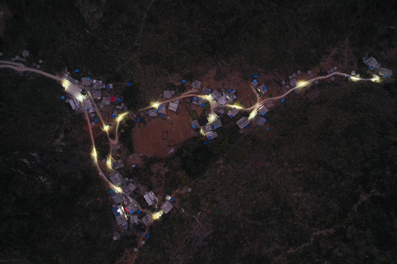 منطقة قوانغشي بجنوبي الصين تعزز بناء مرافق الإضاءة العامة في القرى
