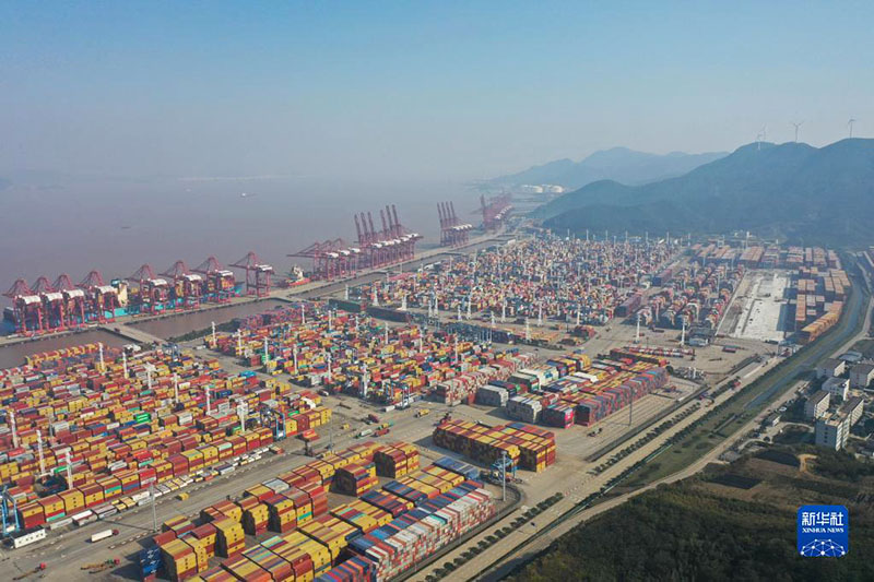 ميناء نينغبو تشوشان الصيني يحتل المرتبة الأولى عالميا من حيث حجم الشحنات عام 2022