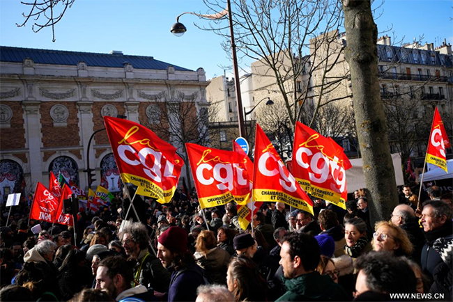 عمال فرنسا ينظمون إضرابا ثانيا احتجاجا على إصلاح نظام التقاعد