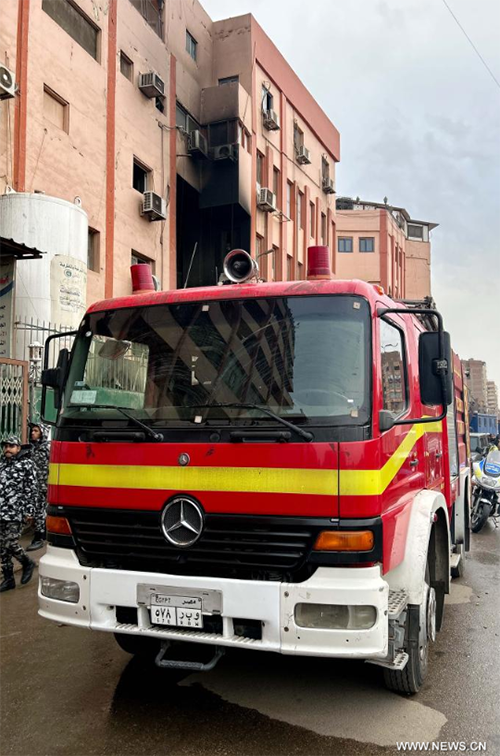 مصرع 3 أشخاص وإصابة 32 في حريق بأحد مستشفيات القاهرة