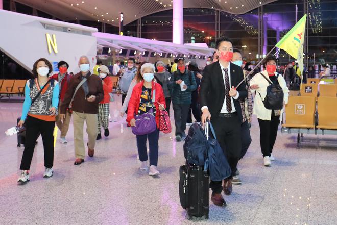 إلى الإمارات ومصر.. الوفود السياحية الصينية تستأنف رحلاتها نحو الخارج