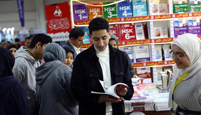 الكتب الصينية تشهد إقبالا كبيرا في معرض القاهرة الدولي للكتاب