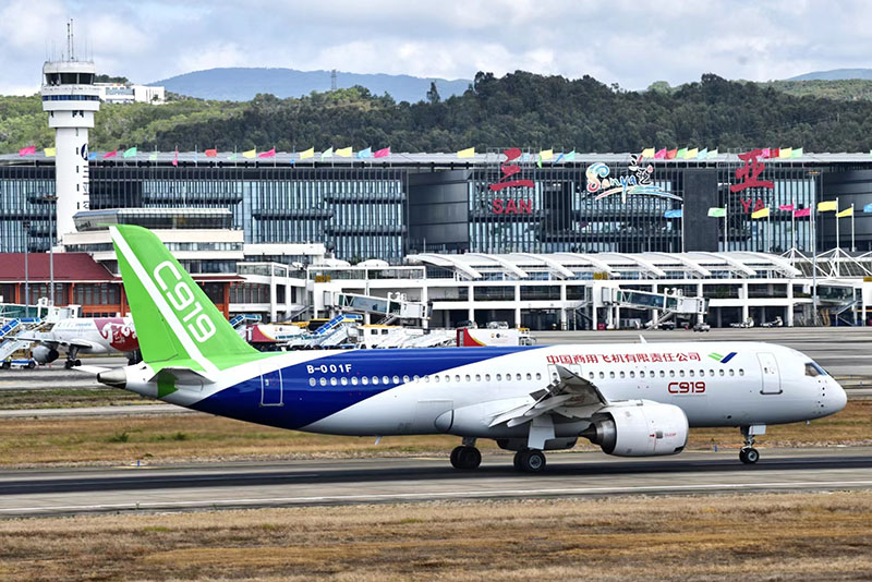 طائرة الركاب الصينية سي 919 تحطّ لأول مرة بمطار سانيا
