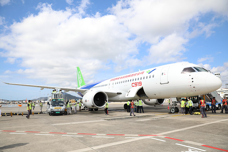 طائرة الركاب الصينية سي 919 تحطّ لأول مرة بمطار سانيا