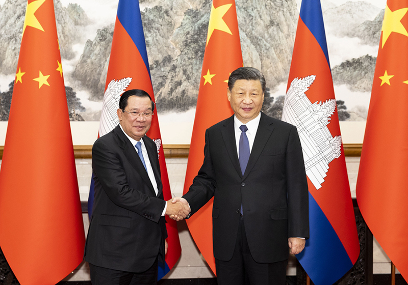 شي يجتمع مع رئيس وزراء كمبوديا