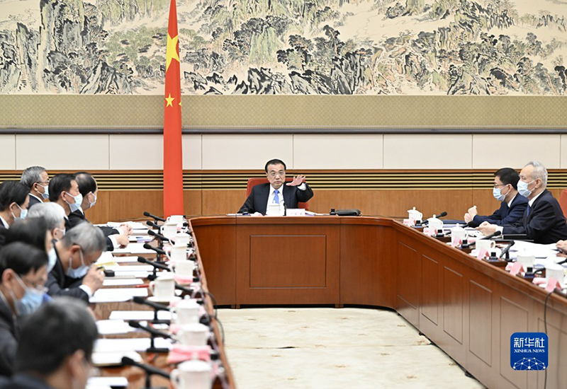 رئيس مجلس الدولة الصيني يلتمس الآراء بشأن مسودة تقرير عمل الحكومة