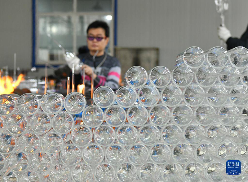 صناعة الزجاج تزدهر في عاصمة 