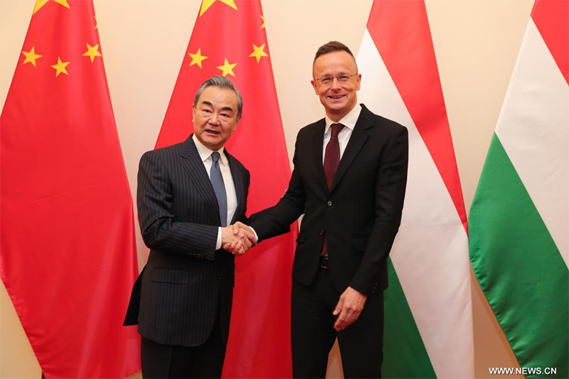 الصين والمجر تتعهدان بتعزيز العلاقات والتعاون